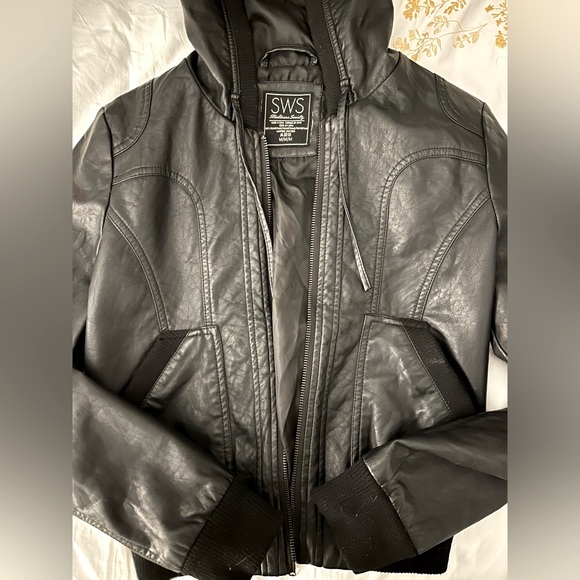 M | Leather Bomber Jacket - Picture 2 of 2